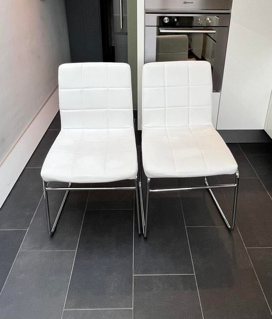2 mooie  witte stoelen, Huis en Inrichting, Stoelen, Ophalen, Zo goed als nieuw, Wit