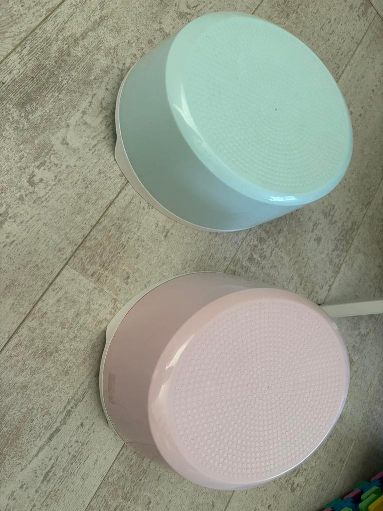 Roze en blauwgroen krukje - opstapje voor kleuter, Ophalen, Zo goed als nieuw, Hout