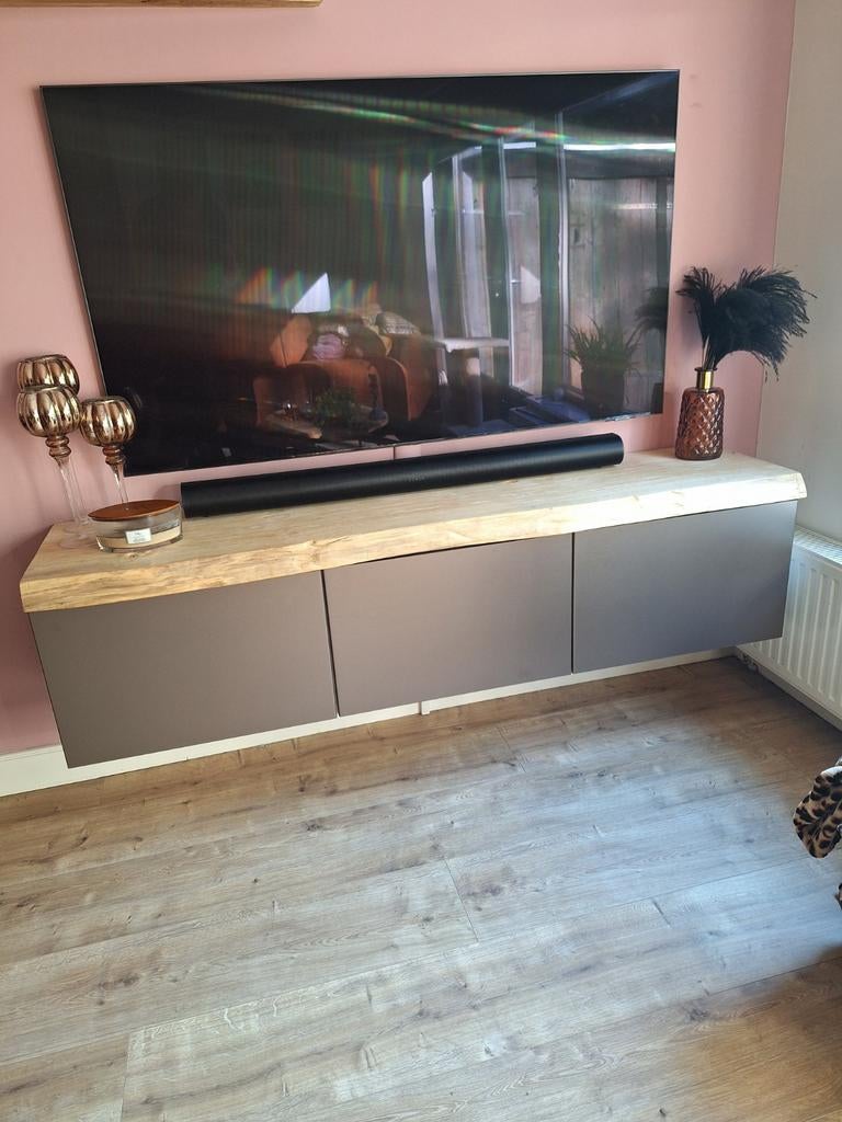 Besta TV meubel met boomstamplank, Ophalen, Zo goed als nieuw, 25 tot 50 cm, Minder dan 100 cm