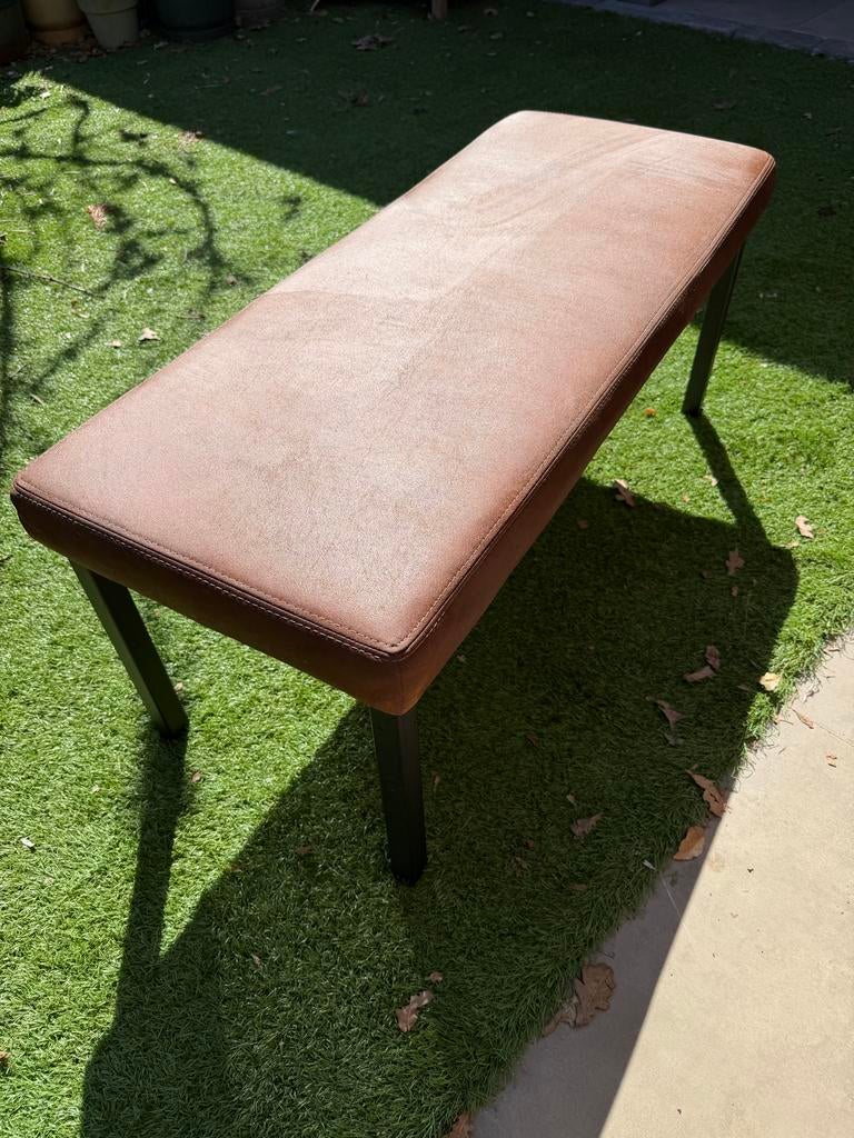 Bruine bankje met metalen poten, Ophalen, Gebruikt, Bruin, Leer