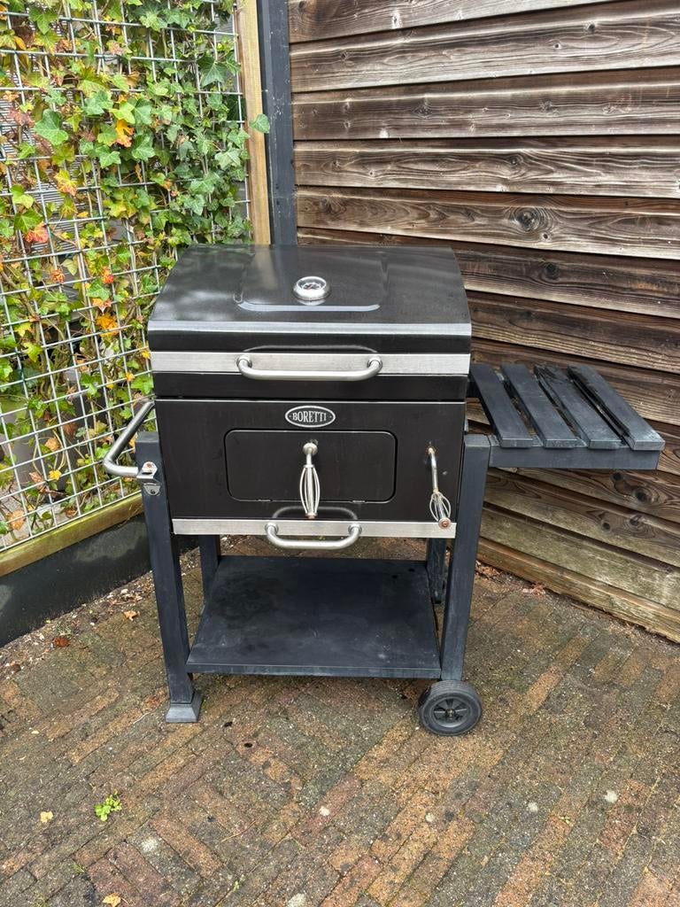 Boretti BBQ houtskool incl hoes, Tuin en Terras, Houtskoolbarbecues, Ophalen, Zo goed als nieuw, Met accessoires