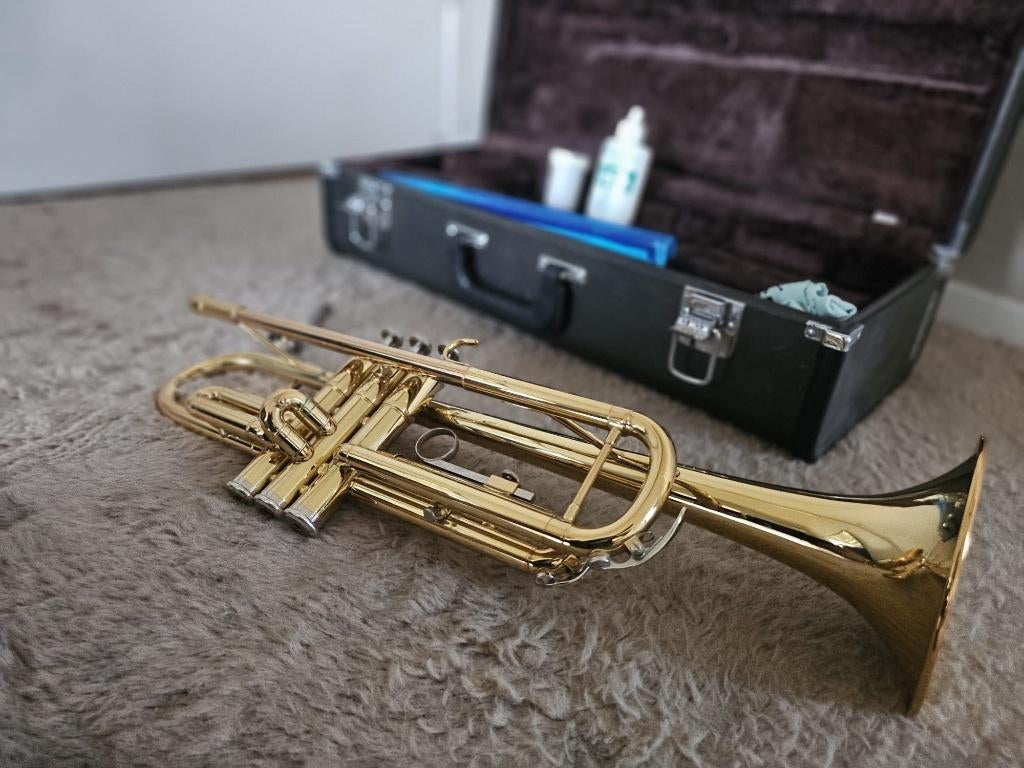 yamaha trompet ytr 2335, Ophalen of Verzenden, Zo goed als nieuw, Bes-trompet, Met koffer