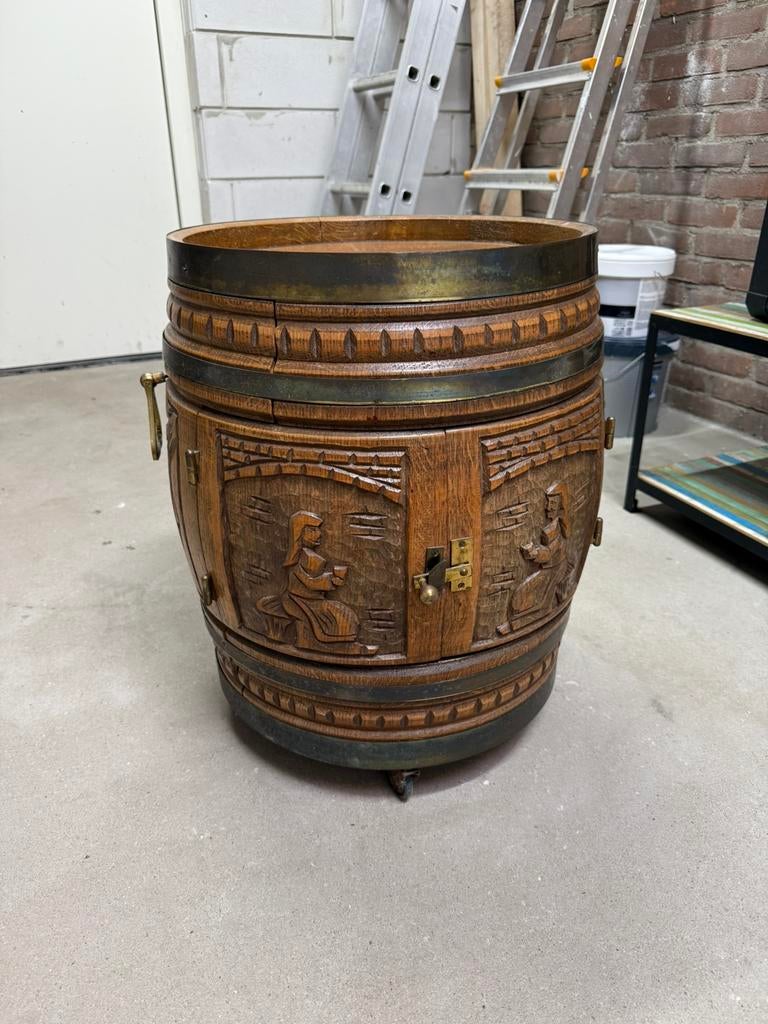 Antieken drankkast, Ophalen