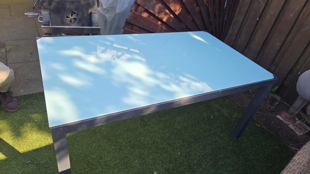 Glazen tafel met melkglas  plus 4 stoelen alles mee nemen, Ophalen of Verzenden, Gebruikt