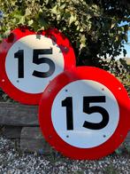 Twee verkeersborden 15 km, Ophalen