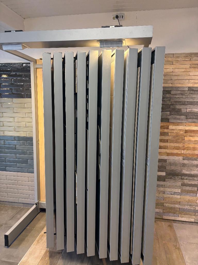 Tegelkast/ Waaierkasten, Ophalen, Zo goed als nieuw