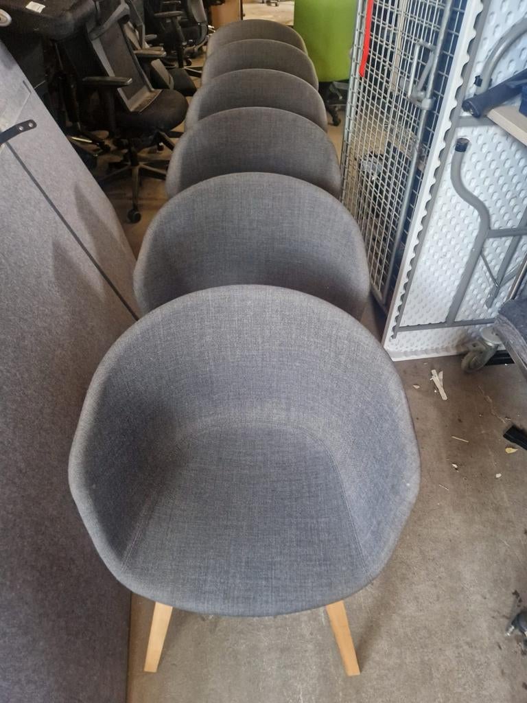 Hay Design stoelen AAC23  €100,= perstuk, Huis en Inrichting, Stoelen, Ophalen, Grijs