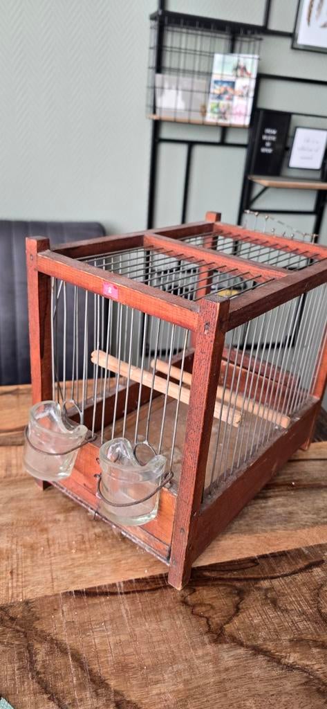 Antieke vogelkooi, Ophalen