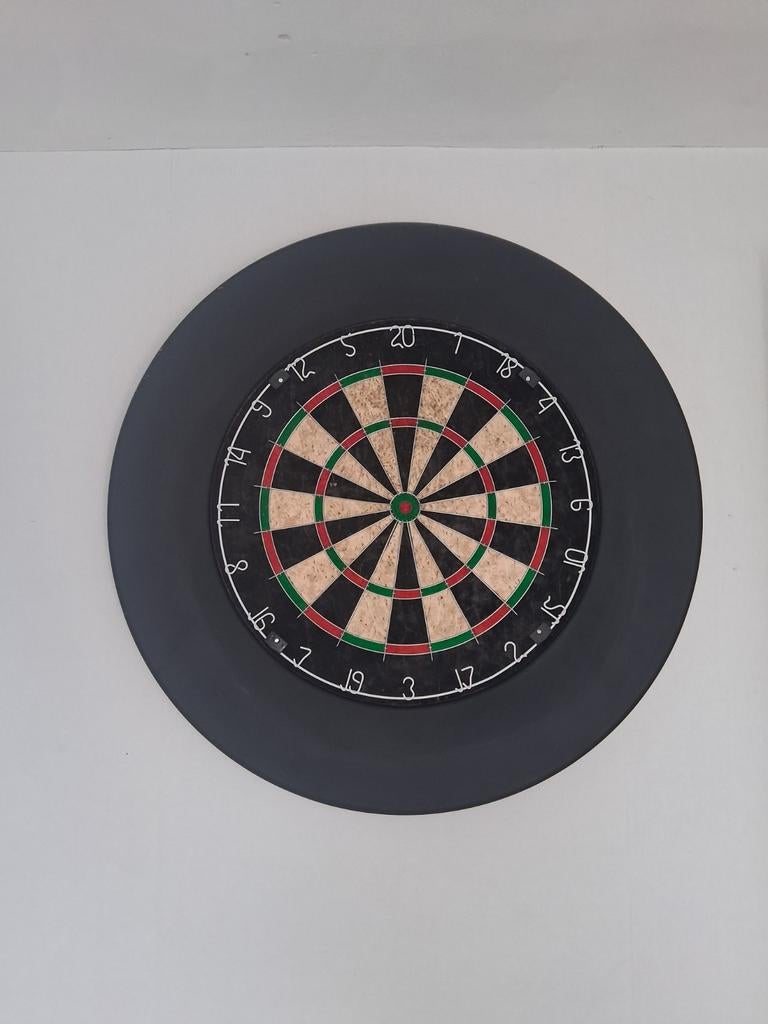 Compleet dartbord met rubberen beschermring, Sport en Fitness, Darts, Ophalen of Verzenden, Gebruikt, Dartbord