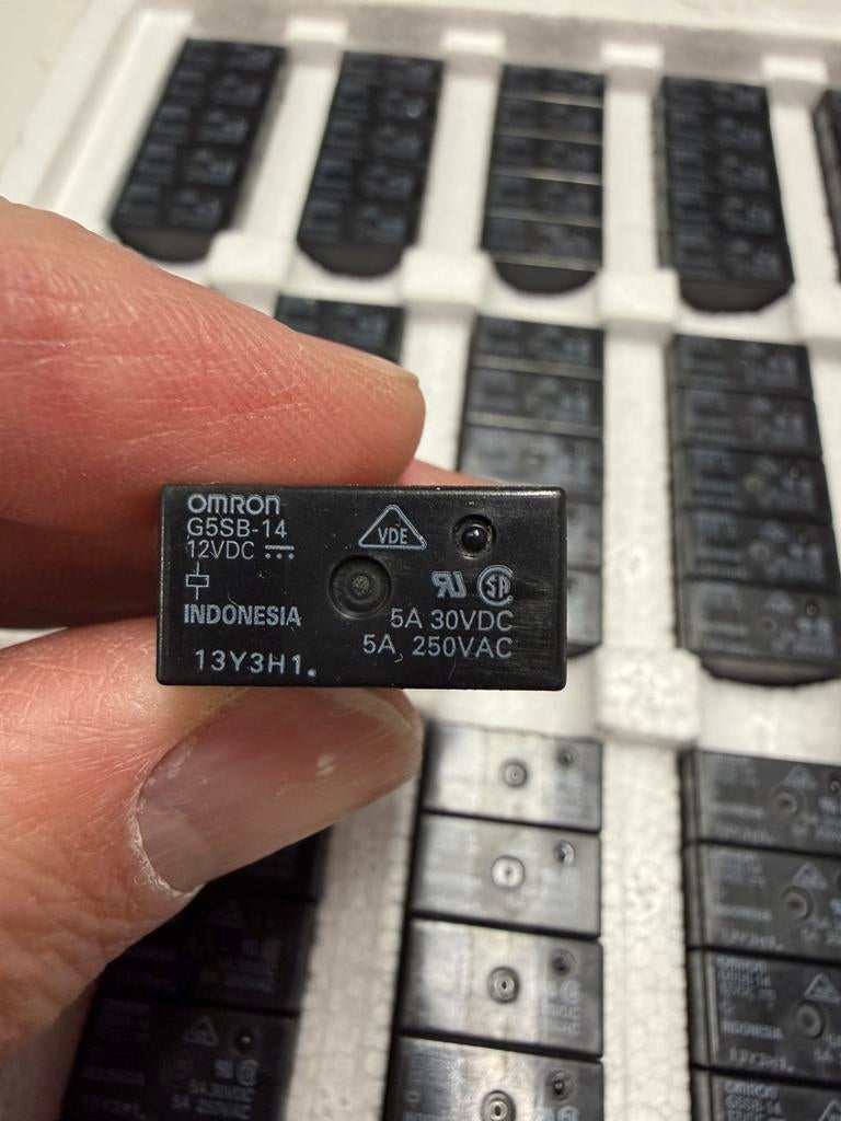 100 stuks relais Omron G5SB-14 12vdc, Hobby en Vrije tijd, Elektronica-componenten, Ophalen of Verzenden, Nieuw