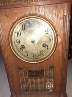 Oude staande klok met sleutel, Ophalen