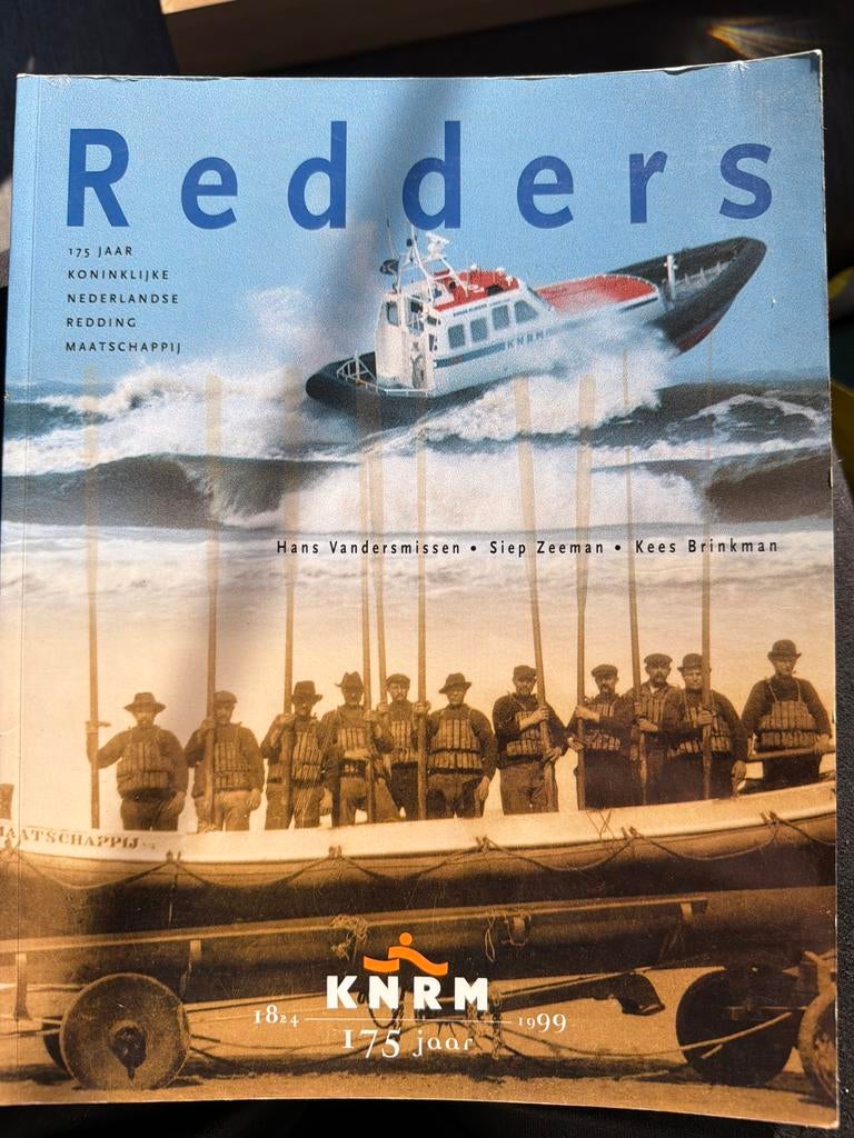 Redders: 175 jaar KNRM - Geschiedenis van de reddingsmaatsch, Ophalen of Verzenden, Gelezen, Boot