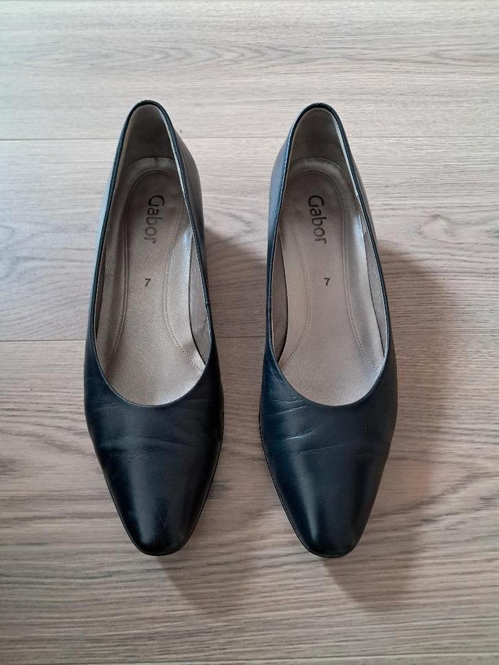 Donkerblauwe pumps van het merk Gabor maat 41, Kleding | Dames, Schoenen, Zo goed als nieuw, Blauw, Ophalen of Verzenden