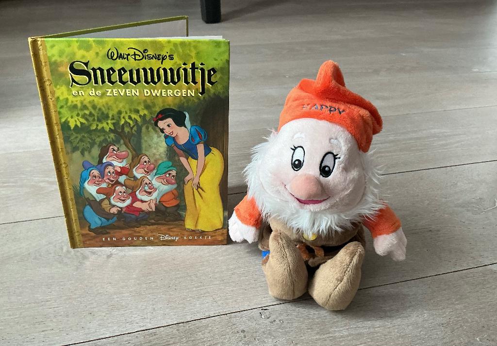 Disney sneeuwwitje en de 7 dwergen boekje + dwerg knuffel, Ophalen of Verzenden, Sneeuwwitje of Doornroosje, Zo goed als nieuw