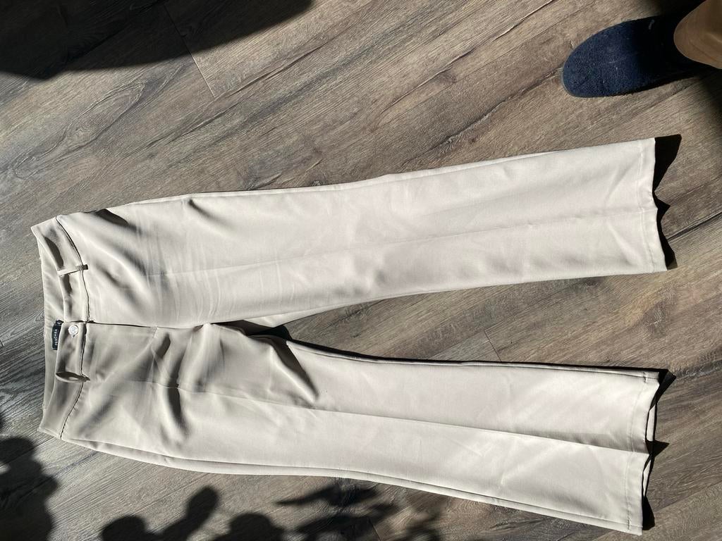 Nette damesbroek maat 42 - Pescara, Kleding | Dames, Broeken en Pantalons, Beige, Maat 42/44 (L), Ophalen of Verzenden, Lang