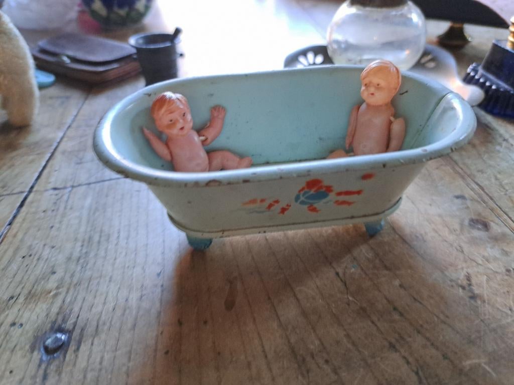 Blikken badje en celluloid popjes, Antiek en Kunst, Ophalen of Verzenden