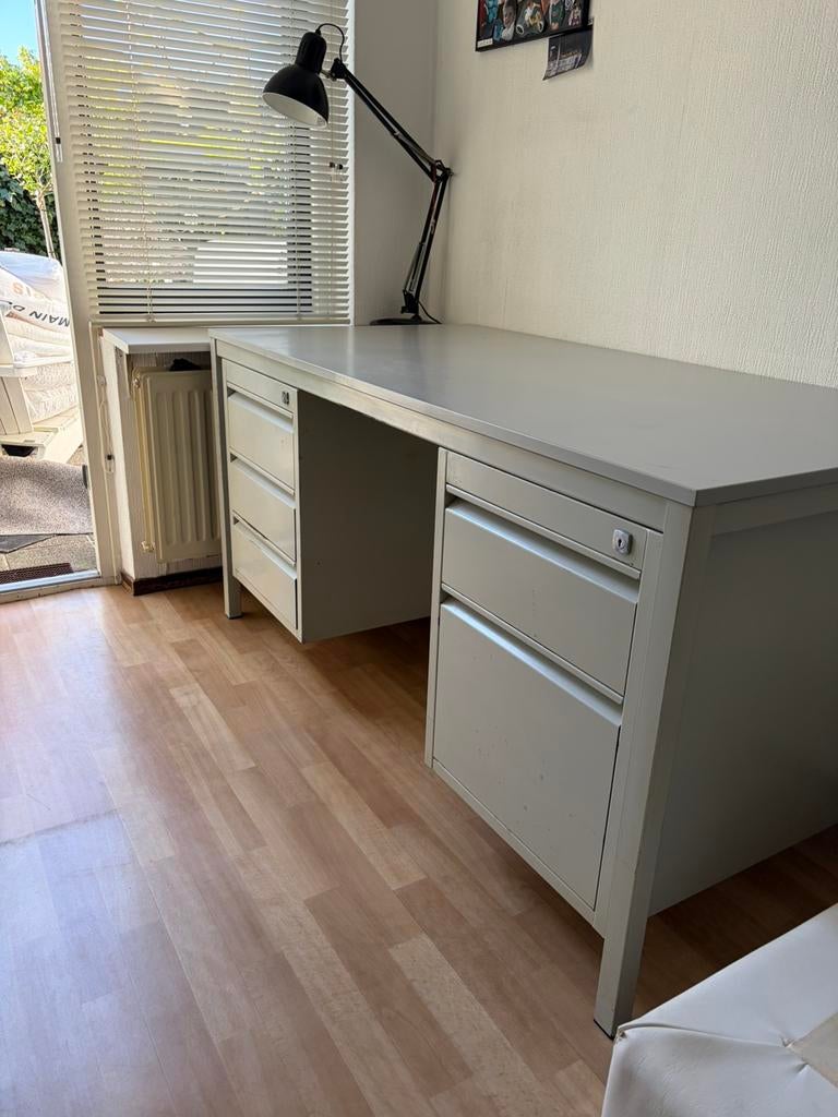 Bureau Base line, grijs staal met 5 laden, 150x76x75 bxdxh, Huis en Inrichting, Bureaus, Ophalen, Gebruikt, 150 cm, 76 cm