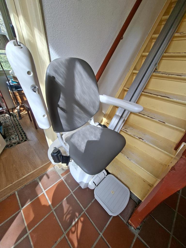 Traplift rechte trap (20 treden) - Otolift Line, Ophalen, Gebruikt, Recht