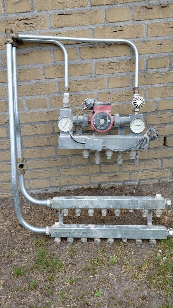 Gebruikte vloerverwarming verdeler met pomp, Ophalen, Gebruikt, Minder dan 30 cm, Overige typen