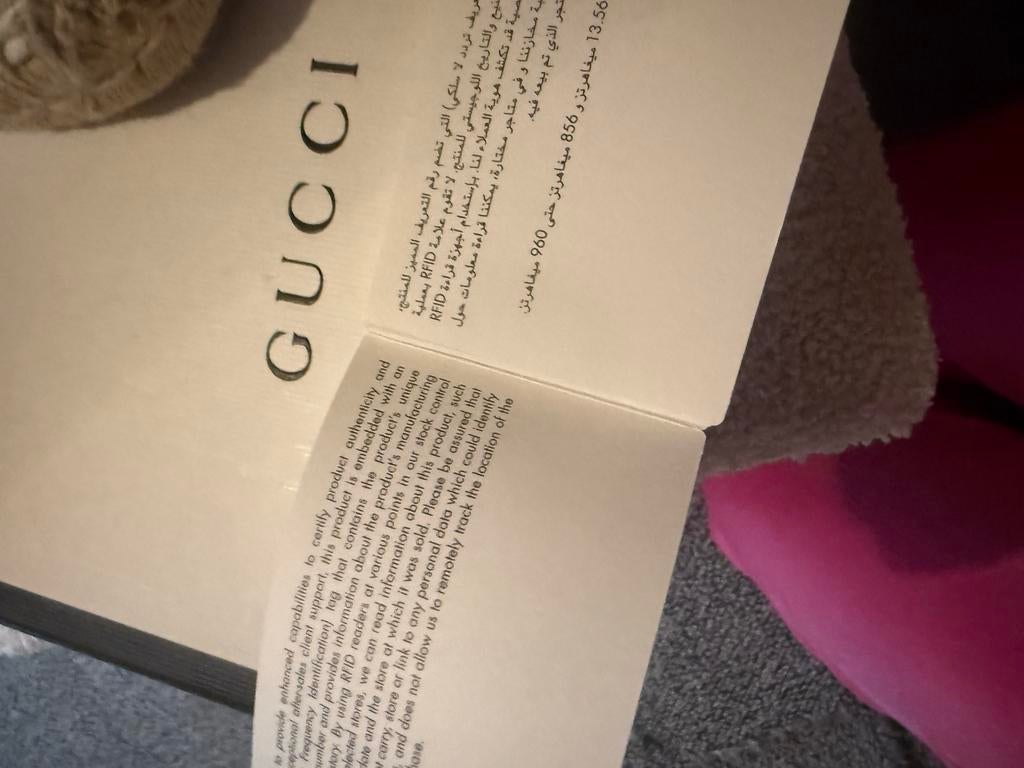 Nieuwe Gucci schoenen - Stijlvol en ongedragen, Beige, Nieuw, Ophalen of Verzenden, Sneakers of Gympen