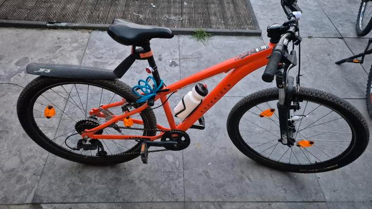 26 inch jongensfiets - Rockrider - Oranje, Fietsen en Brommers, Fietsen | Jongens, Gebruikt, 26 inch of meer, Handrem, Versnellingen