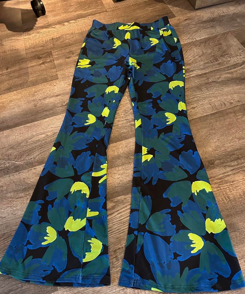 Colourful Rebel flared pants blauw/geel, maat M, Kleding | Dames, Broeken en Pantalons, Maat 38/40 (M), Blauw, Nieuw, Ophalen of Verzenden