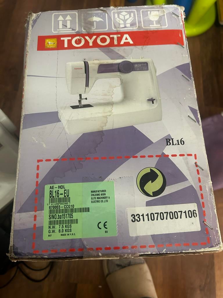 Zo goed als nieuwe elektrische naaimachine Toyota BL16, Ophalen of Verzenden, Zo goed als nieuw, Naaimachine, Overige merken