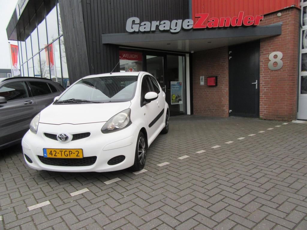 Toyota Aygo 1.0-12V Comfort Navigator, Voorwielaandrijving, Euro 5, Stof, Gebruikt