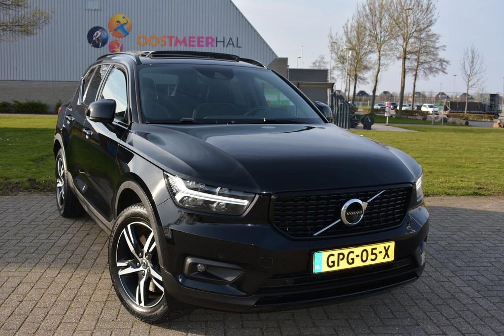 Volvo XC40 1.5 T5 Recharge R-Design,360CAM,PANO,TREKHAAK,H.K, Auto's, Volvo, Zwart, Plug-in hybride, Bedrijf, Hybride Elektrisch/Benzine