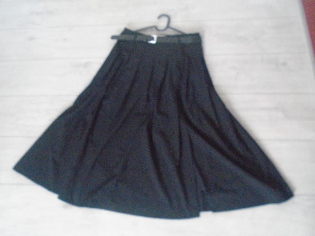 Bershka Leuke Zwarte Rok met Riem en Split voor maat M ZGAN, Kleding | Dames, Rokken, Maat 38/40 (M), Verzenden, Zwart, Bershka