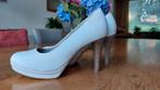 Tamaris pumps, maat 37, crème wit. Slangenhuid leer., Kleding | Dames, Schoenen, Tamaris, Pumps, Beige, Ophalen of Verzenden