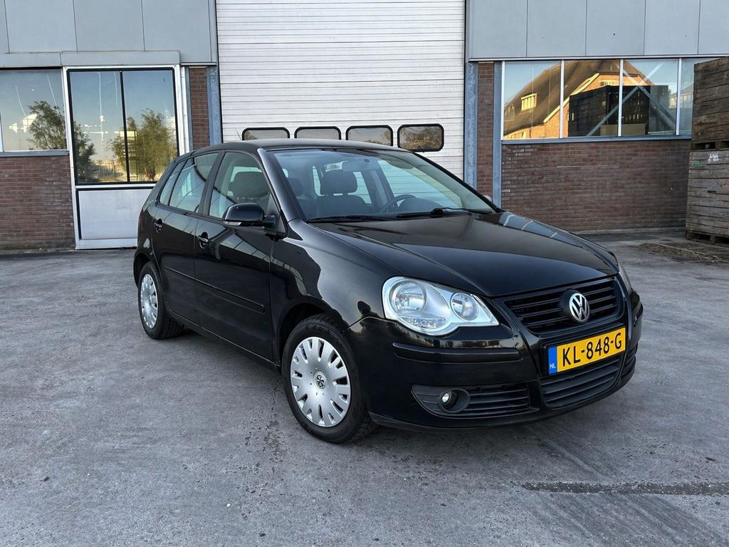 Volkswagen polo 1.2 zuinig 5 drs airco lagekm nieuw apk NAP✅, Auto's, Volkswagen, Voorwielaandrijving, Euro 5, 1198 cc, Zwart