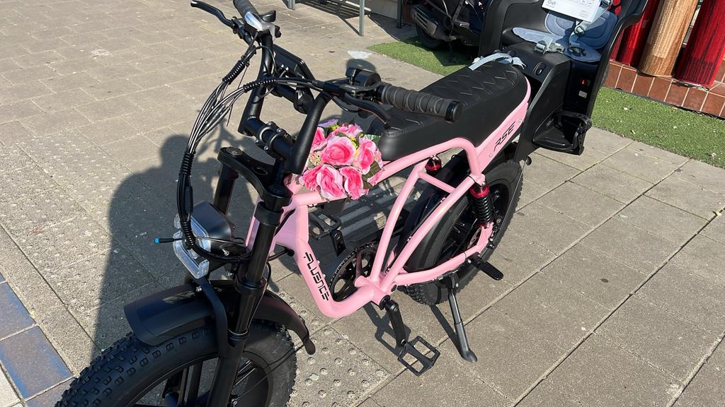 Roze elektrische fiets met kinderzitje, Fietsen en Brommers, Elektrische fietsen, Overige merken, Nieuw, Ophalen of Verzenden