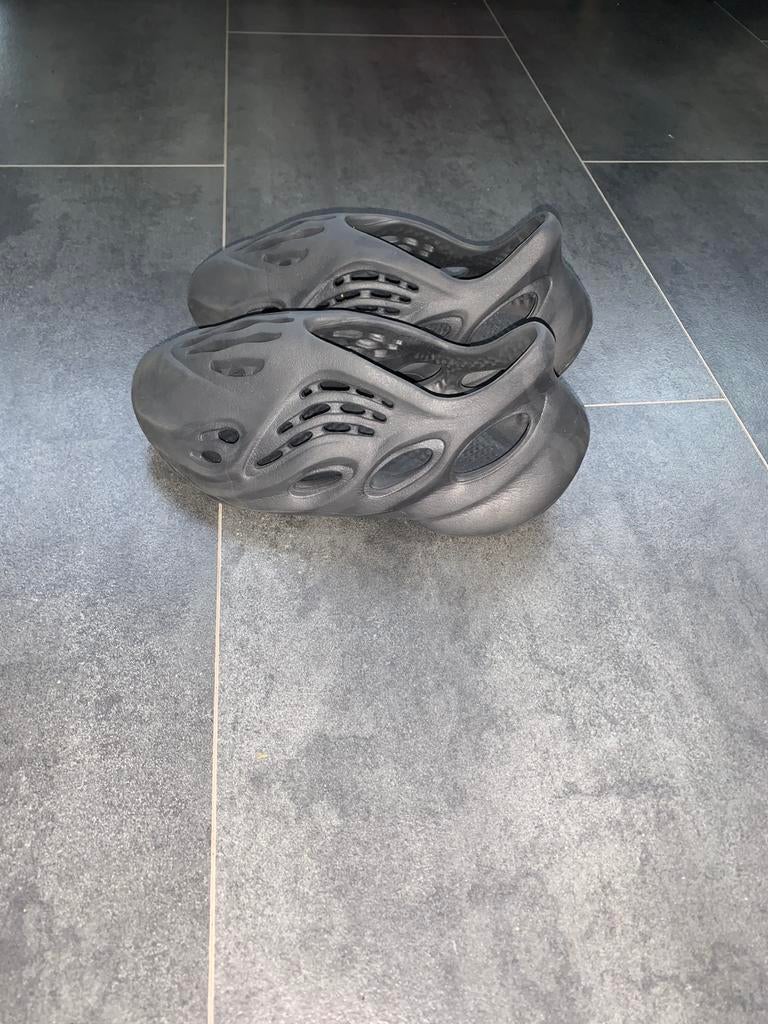 Foam runners, Sport en Fitness, Korfbal, Ophalen of Verzenden, Zo goed als nieuw, Schoenen