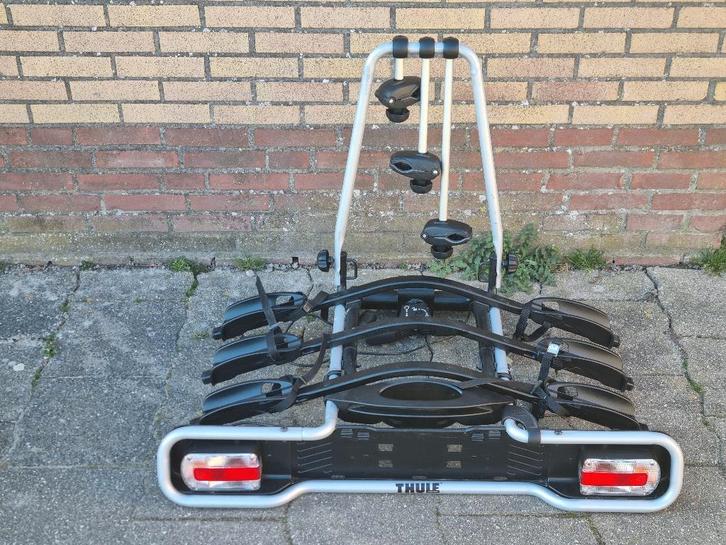Fietsendrager Thule Voor 3 fietsen Kantelbaar, Auto diversen, Fietsendragers, Zo goed als nieuw, Trekhaakdrager, 3 fietsen of meer