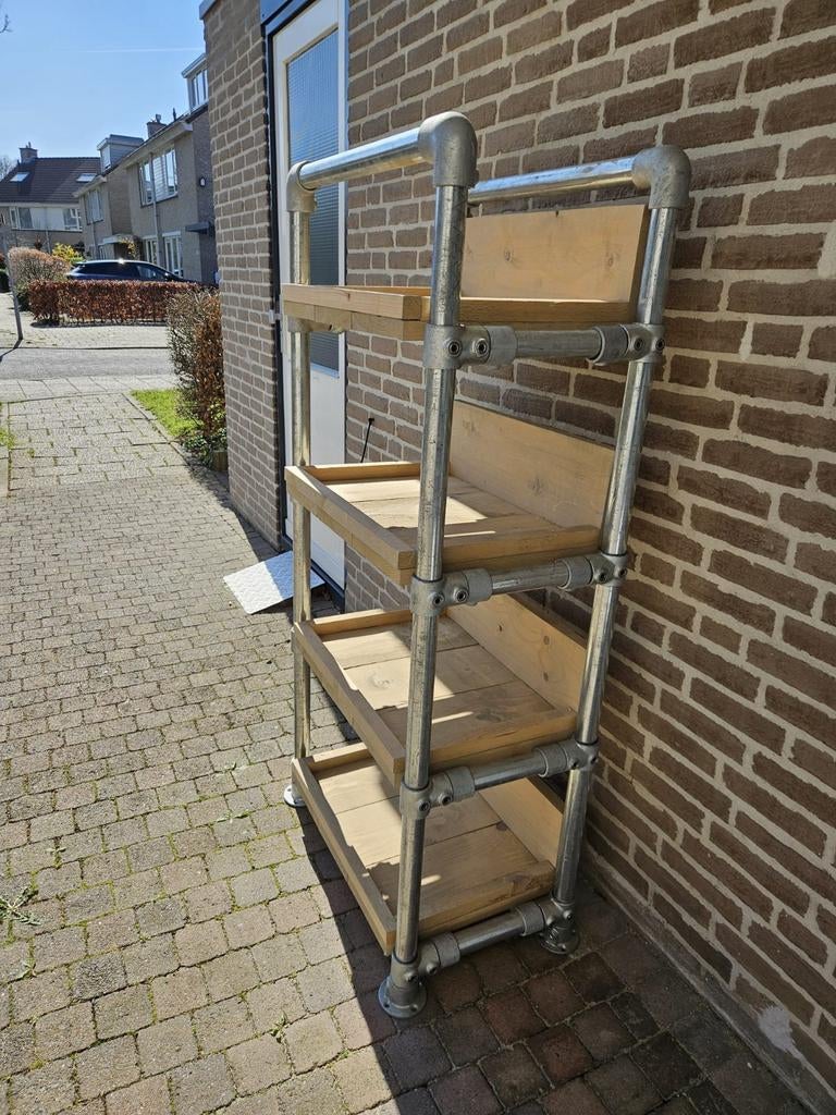 Steigerhouten kast met steigerbuizen - Industrieel design, Ophalen, Zo goed als nieuw
