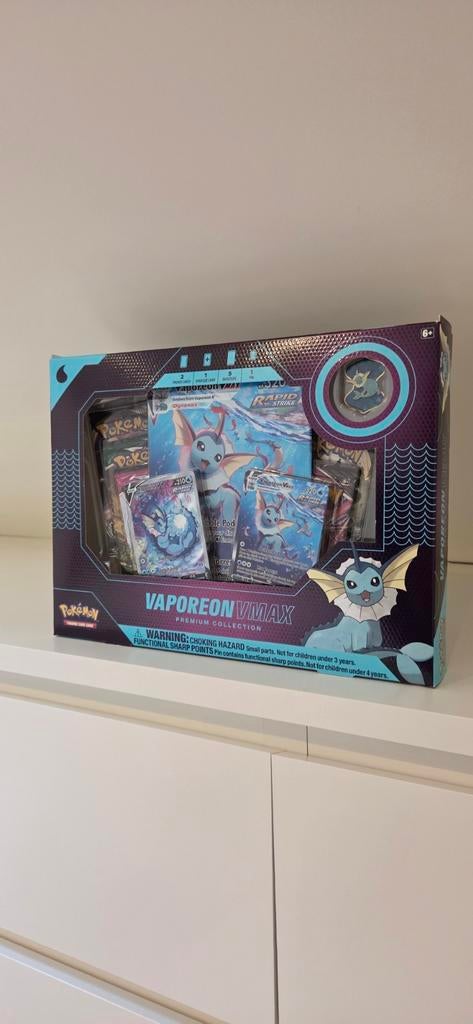 Vaporeon VMAX Premium Collection Box Pokémon TCG, Ophalen of Verzenden, Nieuw, Overige typen