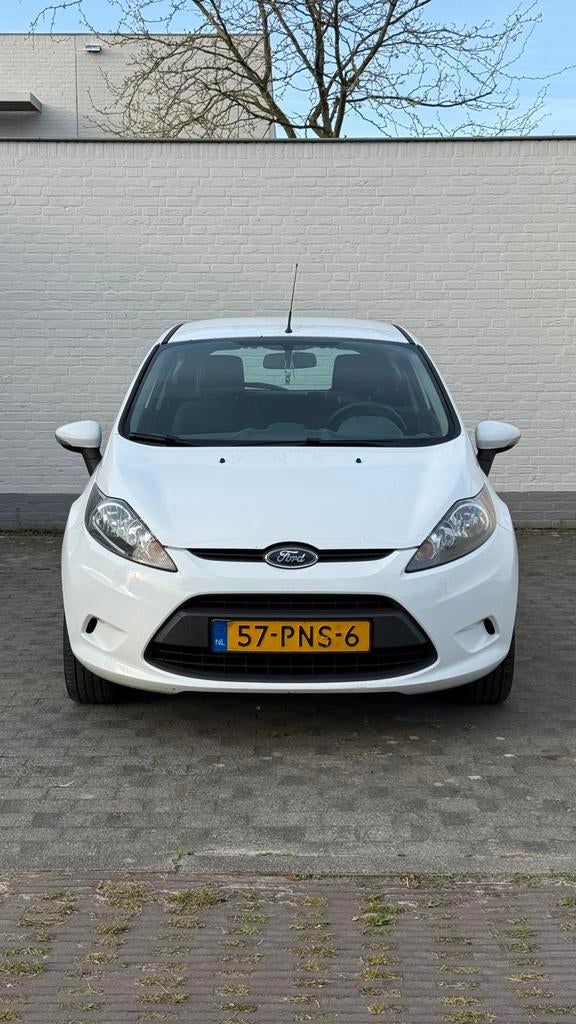 Ford Fiësta 1.25 44KW 3DR 2011 Wit apk tm december!, Auto's, Voorwielaandrijving, 4 cilinders, Wit, Origineel Nederlands