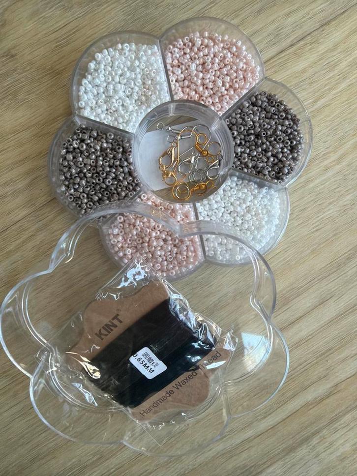 Kralenset met 3 kleuren en benodigdheden, Hobby en Vrije tijd, Kralen en Sieraden maken, Nieuw, Kraal, Ophalen of Verzenden