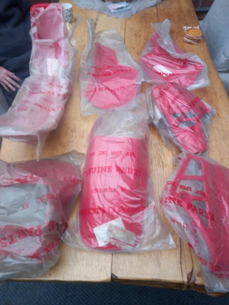 Zeer zeldzaam NOS Honda MTX R2 125/200 kappenset R134 rood, Ophalen of Verzenden