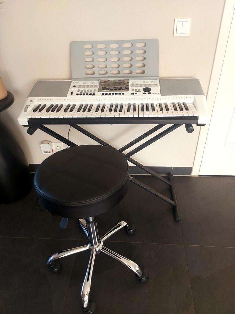 Medeli A300 Keyboard (Defect) met Standaard en Krukje, Muziek en Instrumenten, Keyboards, Gebruikt, Met standaard, Medeli, Overige aantallen