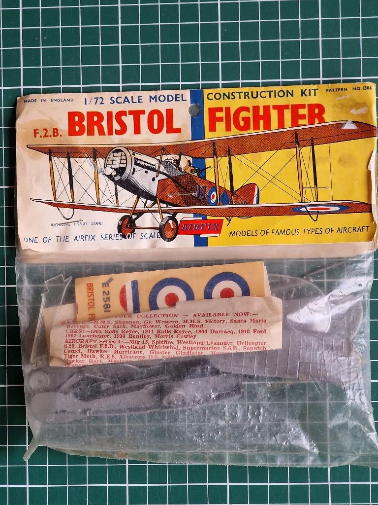 Vickers Supermarine Attacker Triang (Frog) Vintage 1/72