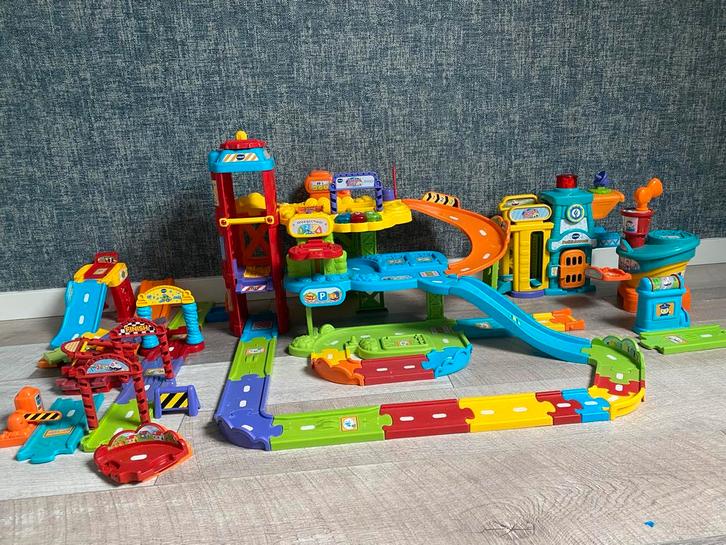 V-tech garage politiebureau carwash met 8 dieren en 5 auto's, Kinderen en Baby's, Speelgoed | Overig, Gebruikt, Jongen of Meisje