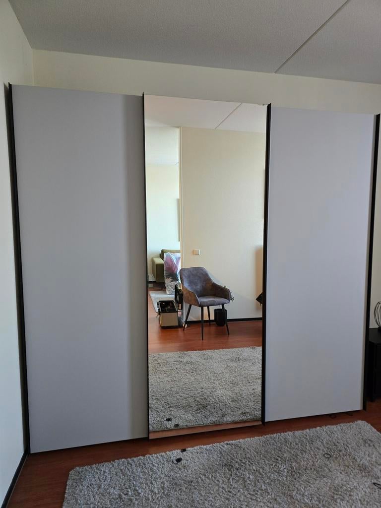 Moderne 3-deurs kledingkast met spiegel en lades, 200 cm of meer, 150 tot 200 cm, Zo goed als nieuw, Modern