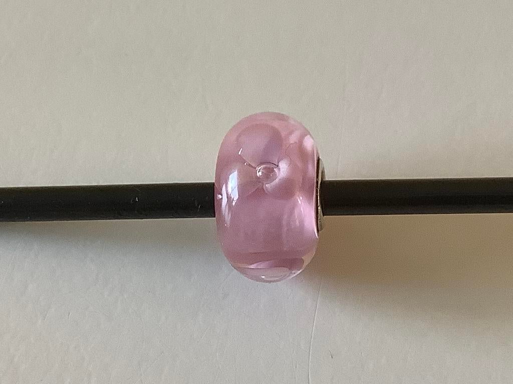 Trollbeads roze bloem, retired., Sieraden, Tassen en Uiterlijk, Bedels, Ophalen of Verzenden, Zo goed als nieuw, Glas of Kristal