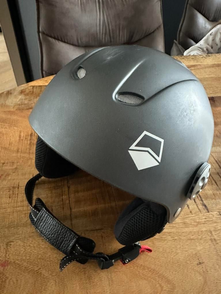 HMR ski/snowboard helm maat M, Sport en Fitness, Skiën en Langlaufen, Overige merken, Overige typen, Ophalen of Verzenden, Zo goed als nieuw