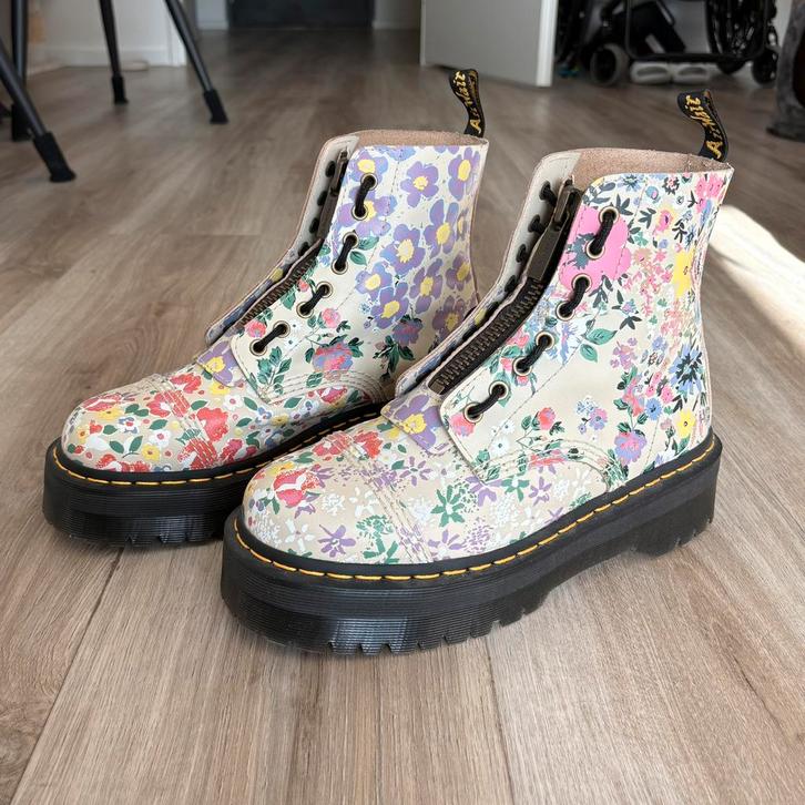 Dr. Martens Sinclair Flower Mash Up Platform Boots, Kleding | Dames, Schoenen, Zo goed als nieuw, Lage of Enkellaarzen, Beige
