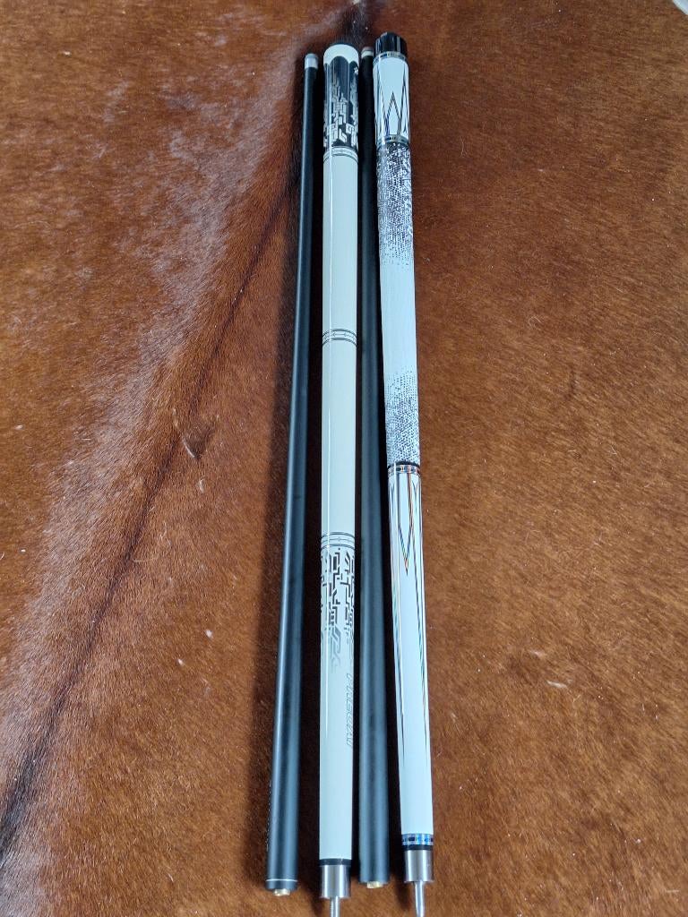 Twee prachtige Biljartkeu's. Waarvan 1 met mooie handgreep., Ophalen of Verzenden, Nieuw, Keu of Ballen