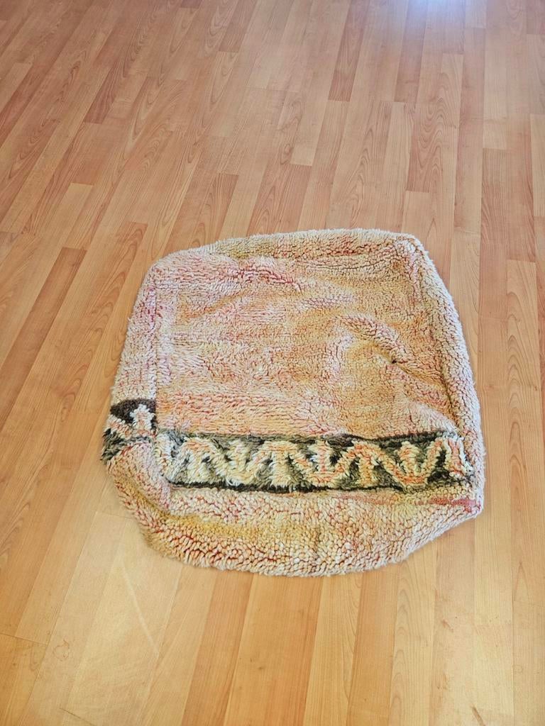 Marokkaanse Berber poef. Mooie dikke wol! Weg = Weg, Huis en Inrichting, Banken | Voetenbanken en Poefen, Overige materialen, Ophalen of Verzenden