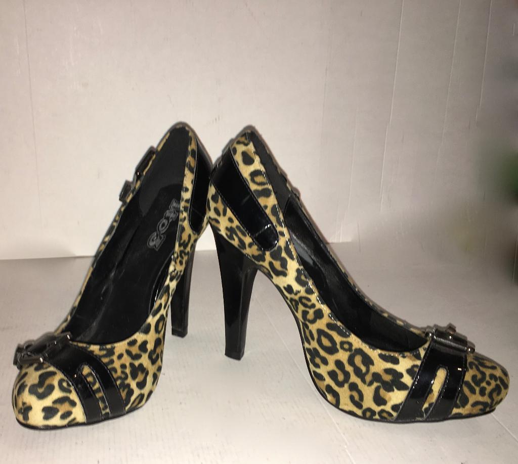 SEXY bruine panterprint suedine 11,5cm hoge hak pumps mt 37, Overige kleuren, Ophalen of Verzenden, Zo goed als nieuw, Schoenen met hoge hakken
